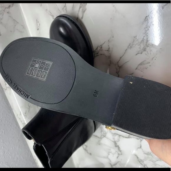 Michael Kors lainey ankle boot - Picture 2 of 2